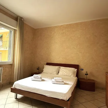 Kennedy 2 * אלבניה